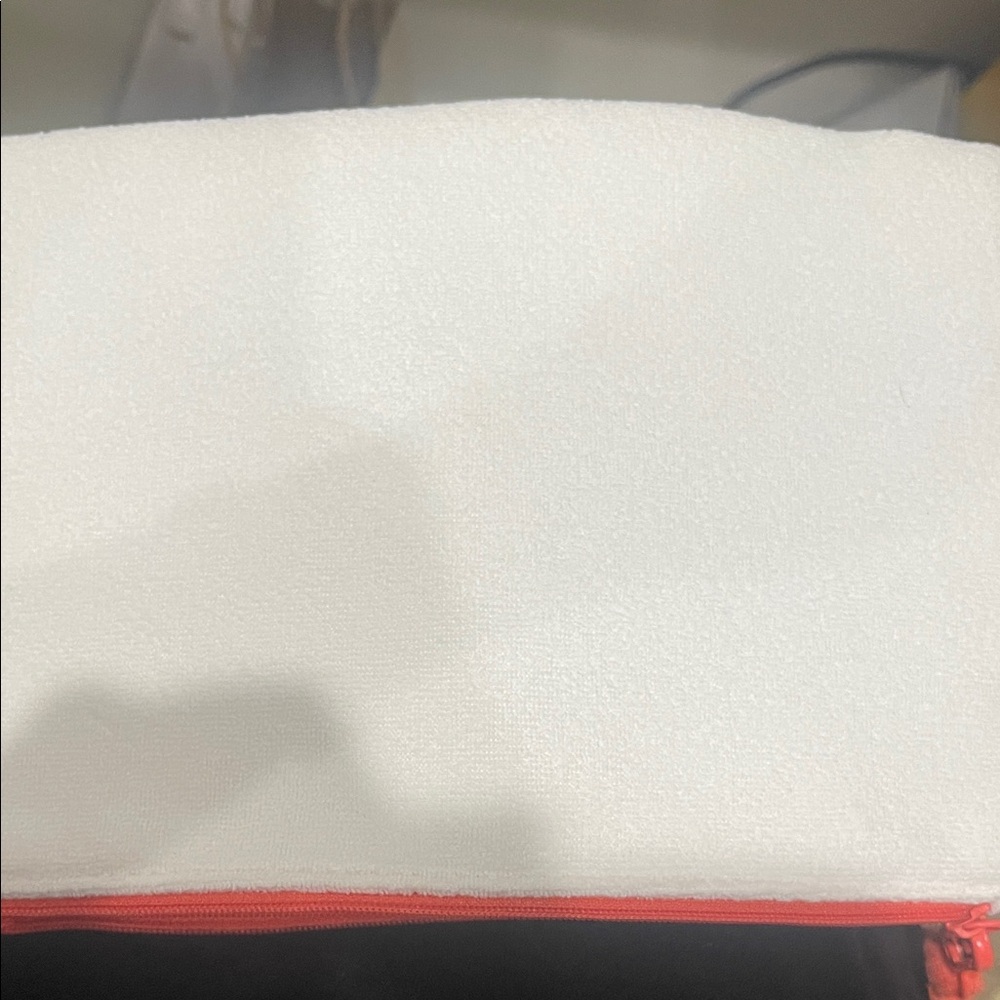 New unboxed Christian Dior White and Coral Logo Pouch great for summer - Picture 4 of 6
